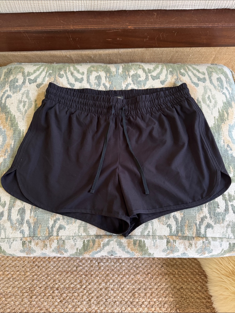 Women’s black Velocity drawstring lined short M